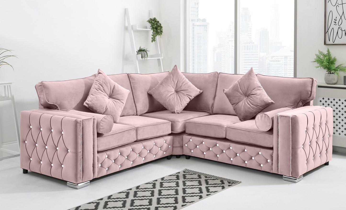 Ventura Corner Fullback + Extra Cushions + Diamonds