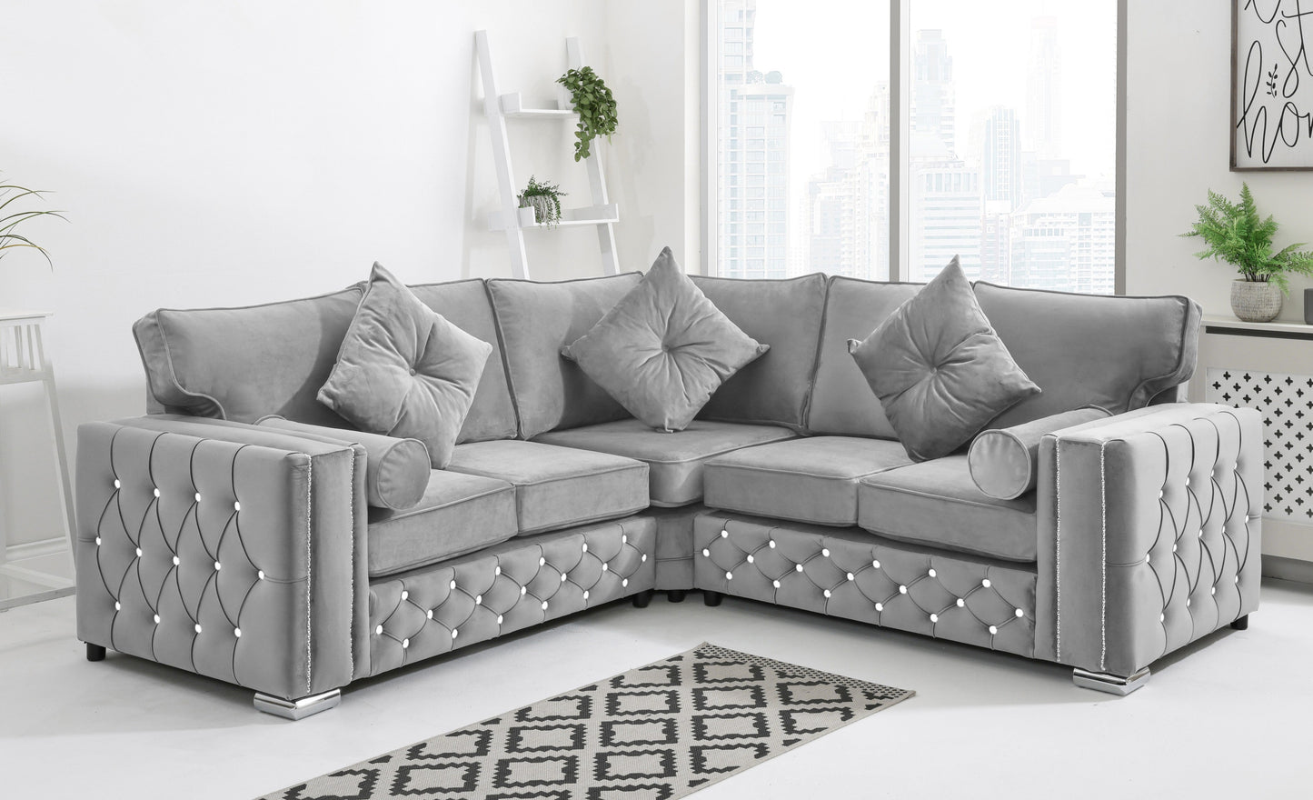 Ventura Corner Fullback + Extra Cushions + Diamonds