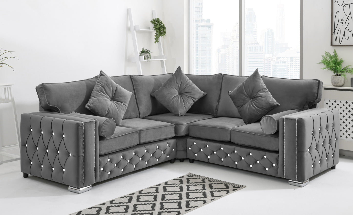 Ventura Corner Fullback + Extra Cushions + Diamonds
