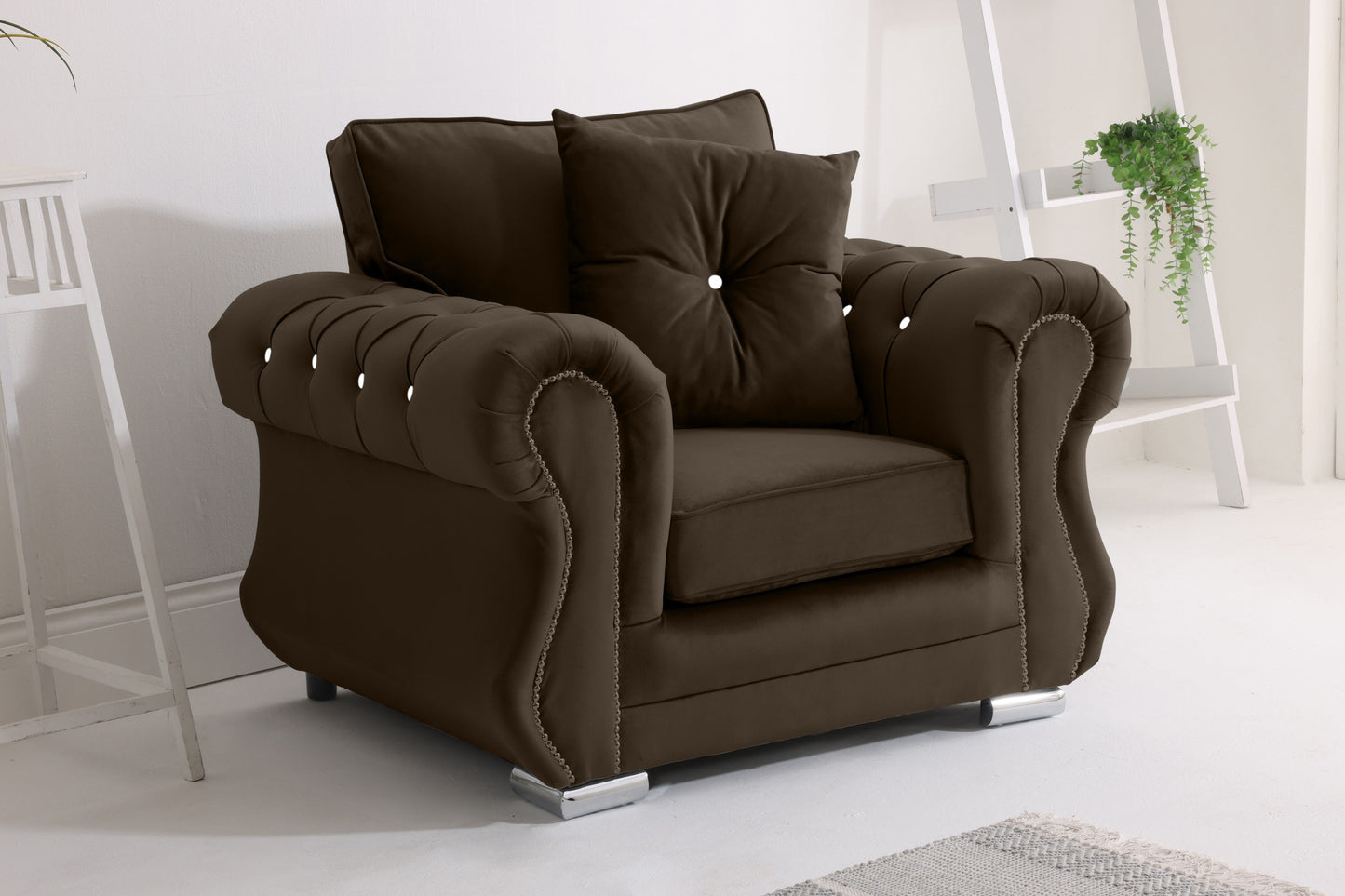 Strada Corner Fullback + Diamonds + Extra Cushions