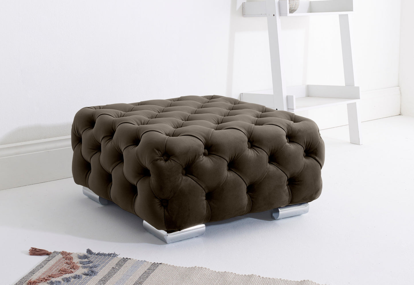 Strada Corner Fullback + Diamonds + Extra Cushions