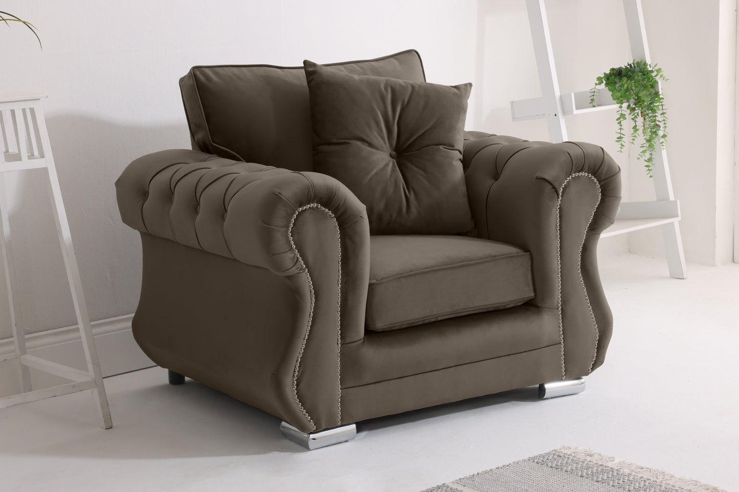 Strada Corner Fullback + Extra Cushions